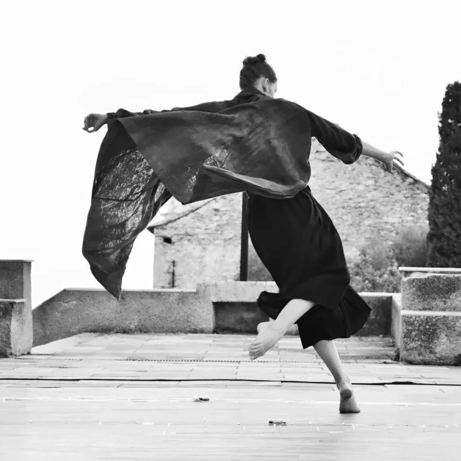 in-le-to-be-bracce-mute-danse-contemporaine-3