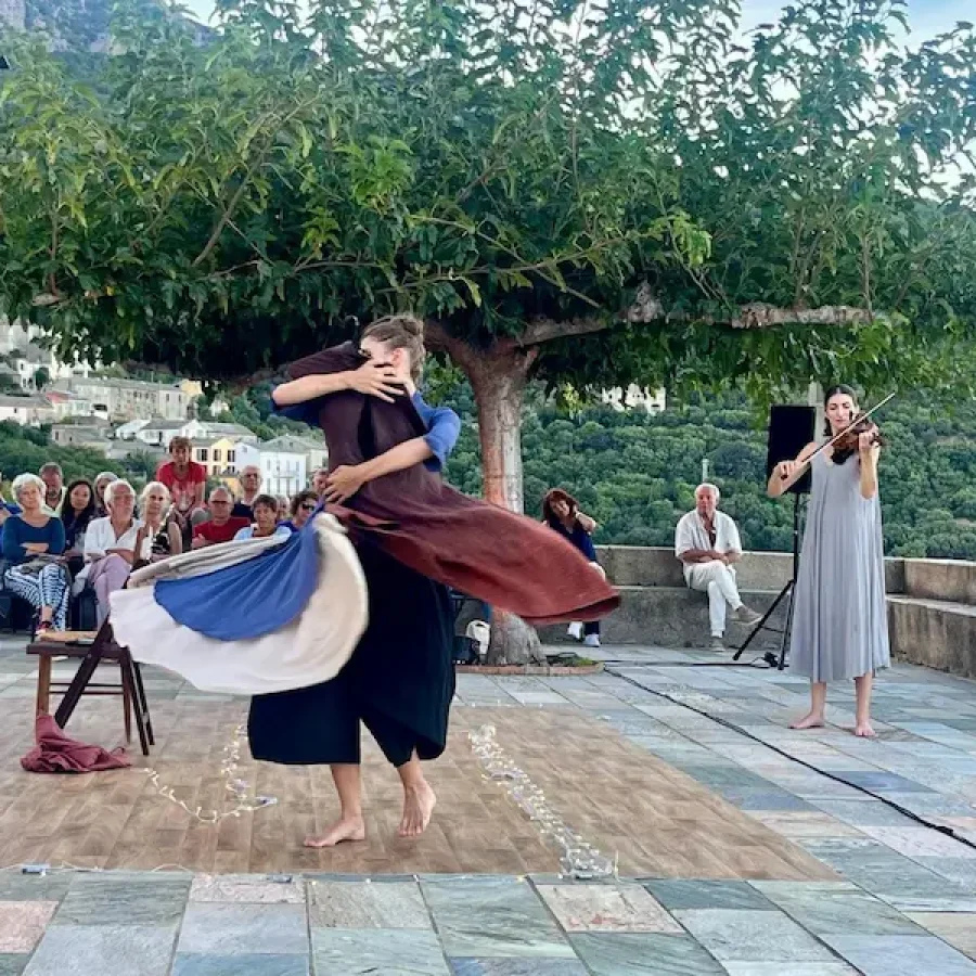 in-le-to-be-bracce-mute-danse-contemporaine-manka-2